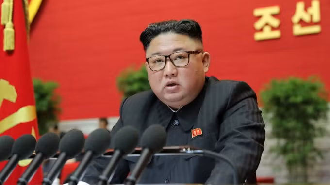 Nhà lãnh đạo Triều Tiên Kim Jong Un phát biểu trong Đại hội lần thứ 8 của Đảng lao động ở Bình Nhưỡng trong bức ảnh do Hãng thông tấn Trung ương của nước này cung cấp vào ngày 9 tháng 1. Ảnh: Reuters