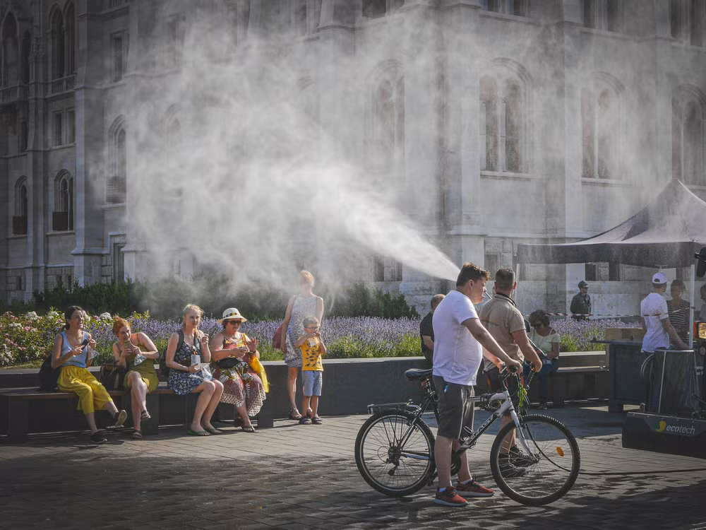 Đường phố vào một ngày hè nóng nực ở Budapest, Hungary. Ảnh minh họa: Unsplash