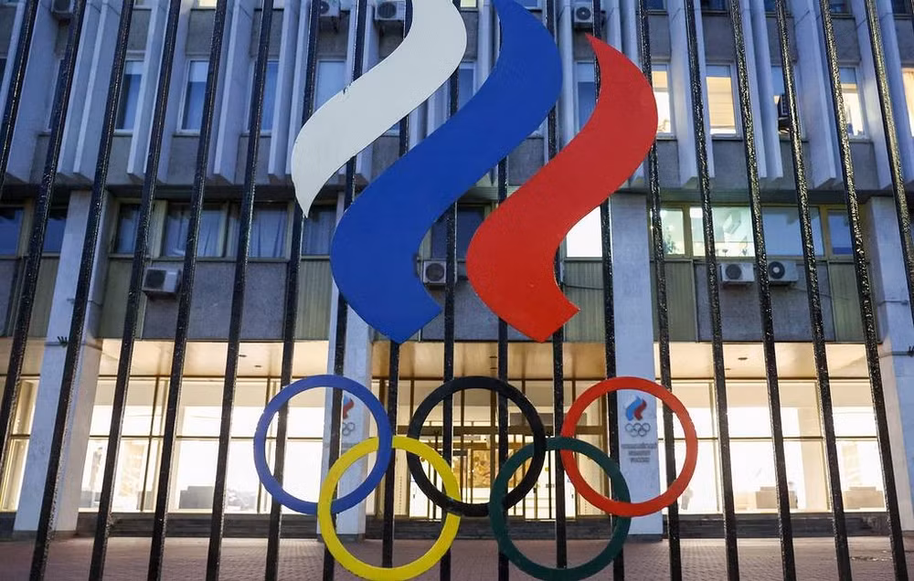 Biểu tượng Olympic được đặt trước trụ sở Ủy ban Olympic Nga tại Moscow, Nga. Ảnh: TASS