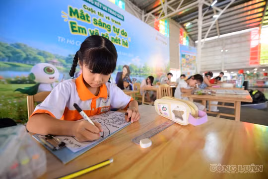 Trẻ em vẽ gì khi rời màn hình để "nhìn" mùa hè?
