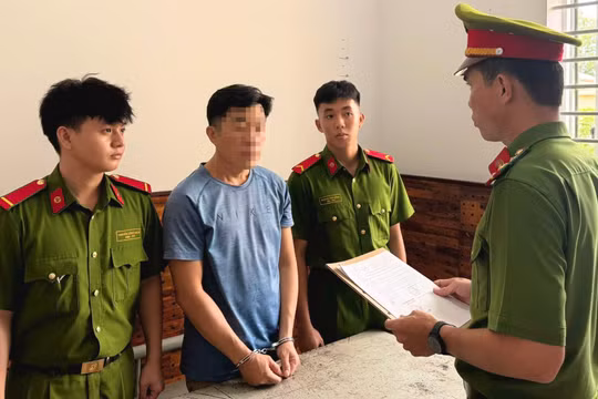 Bắt tạm giam người đàn ông dụ cháu bé 15 tuổi làm chuyện người lớn