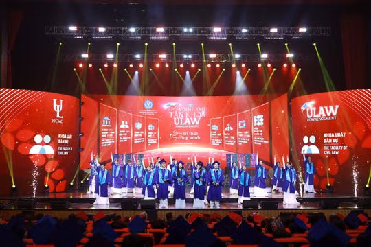 Đại học Luật TP.HCM vinh danh 1.748 tân khoa, chi hơn 2 tỷ đồng khen thưởng và học bổng