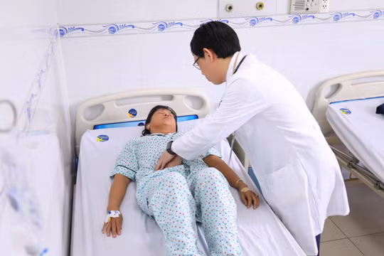 Tăng men gan kéo dài, người phụ nữ 57 tuổi phát hiện bệnh gan tự miễn hiếm gặp