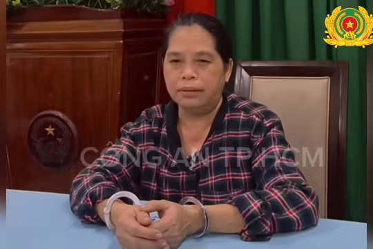 Bắt khẩn cấp bảo mẫu dùng dây thun bạo hành 2 trẻ 