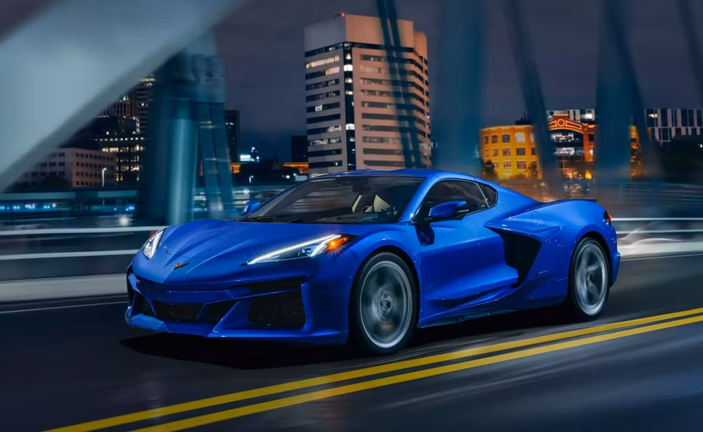 chevrolet corvette lan dau duoc trang bi dong co hybrid hinh 10