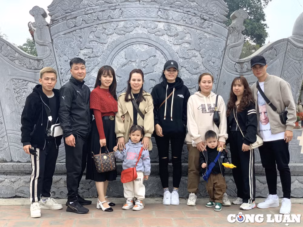 tp hai duong du khach do don ve den bia xin loc dau nam moi 2023 hinh 15