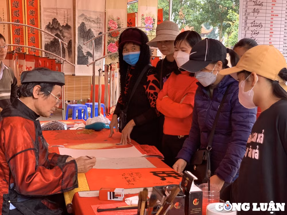 tp hai duong du khach do don ve den bia xin loc dau nam moi 2023 hinh 22
