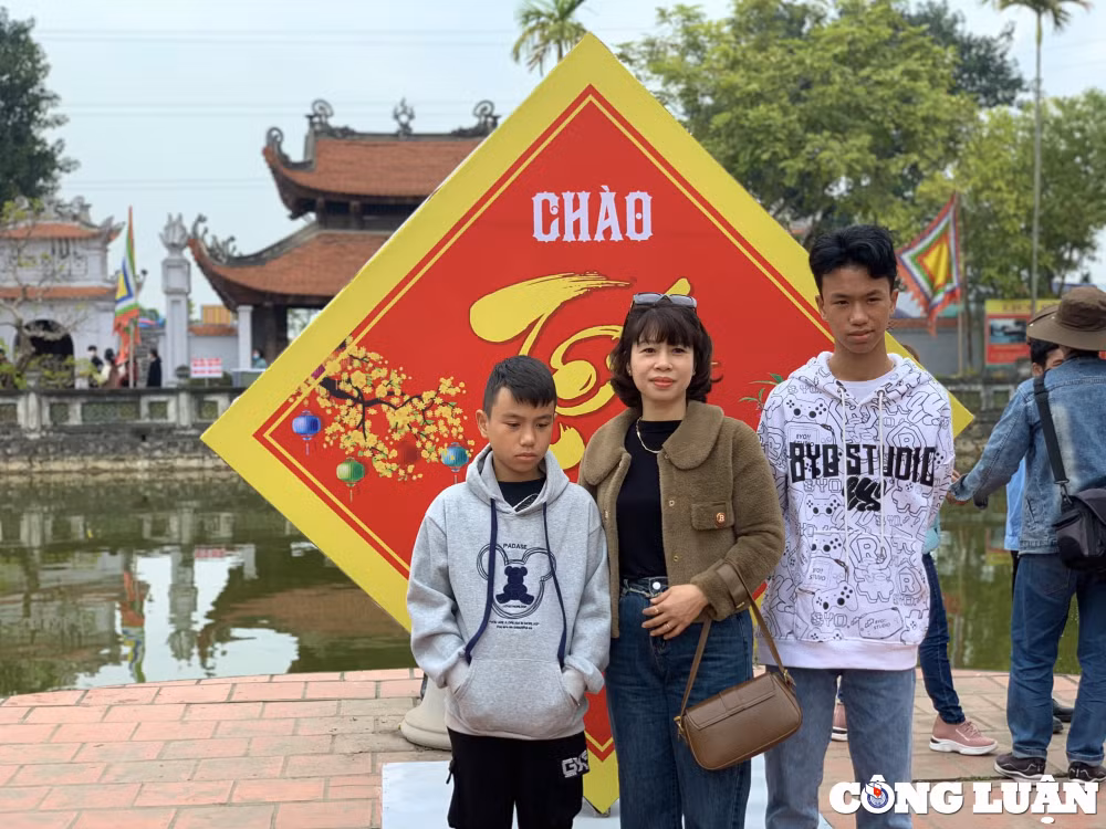 tp hai duong du khach do don ve den bia xin loc dau nam moi 2023 hinh 14
