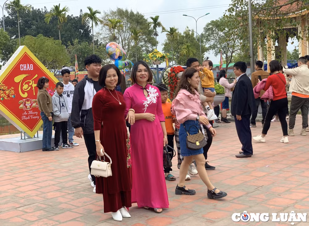 tp hai duong du khach do don ve den bia xin loc dau nam moi 2023 hinh 13