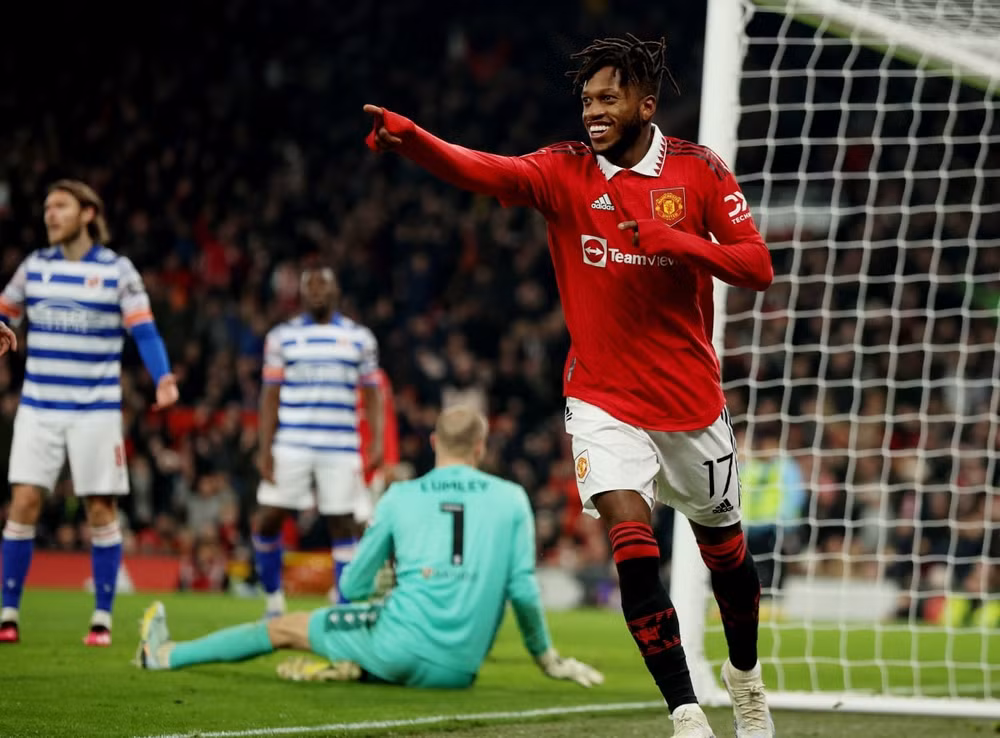 dan sao brazil toa sang dua man utd lot vao vong 5 fa cup hinh 10