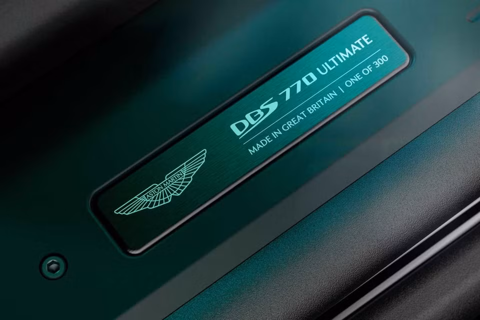 dbs 770 ultimate mau aston martin thuong mai manh nhat the gioi hinh 13
