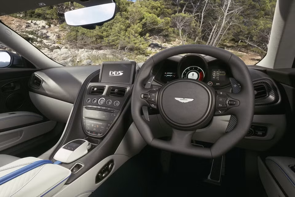 dbs 770 ultimate mau aston martin thuong mai manh nhat the gioi hinh 7