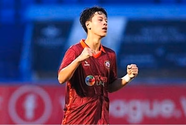 cau lac bo binh dinh ky hop dong voi cau thu viet kieu viktor le hinh 2