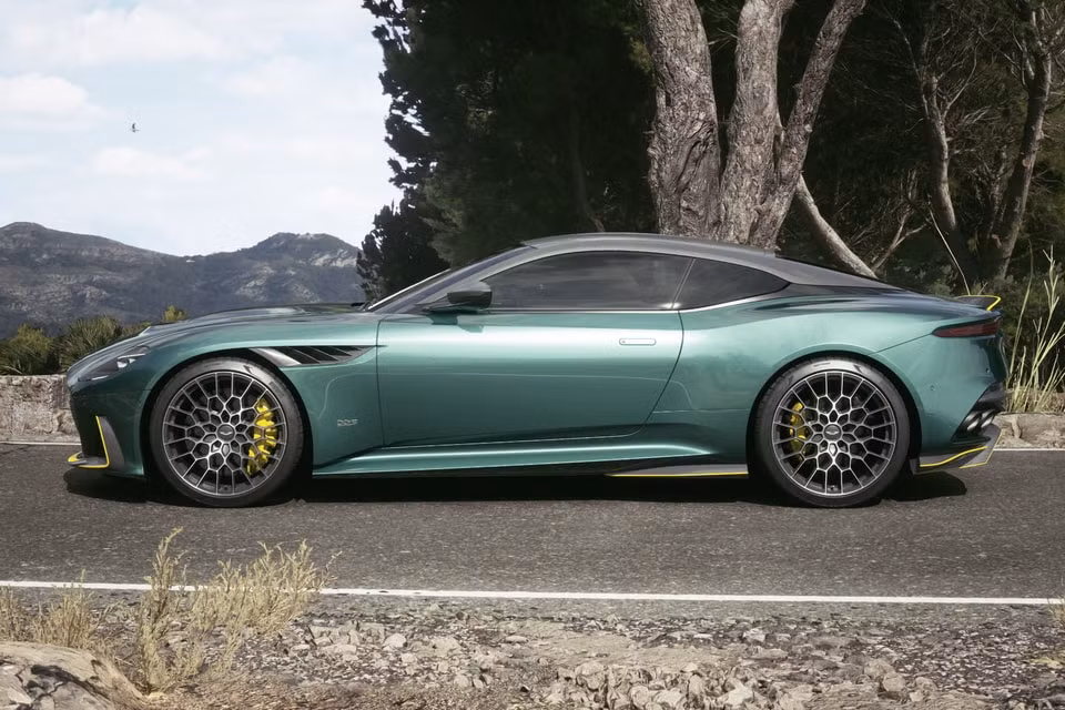 dbs 770 ultimate mau aston martin thuong mai manh nhat the gioi hinh 11