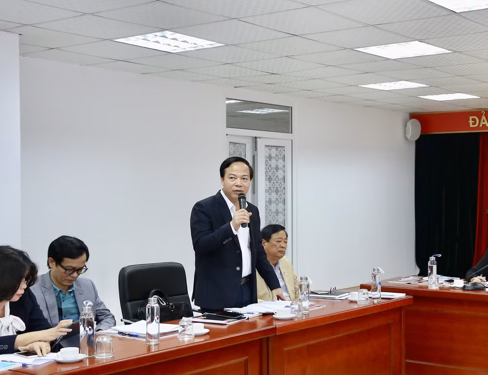 PGS.TS Mai Đức Ngọc, Phó Giám đốc Học viện Báo chí và Tuyên truyền phát biểu ý kiến. Ảnh: Sơn Hải