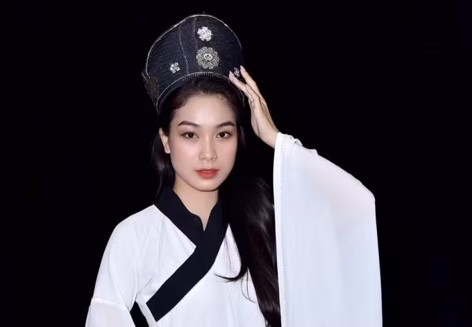 Á hậu Thùy Dung trong vai công chúa Ngọc Lan.
