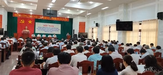 Quang cảnh buổi Hội nghị phòng, chống hạn hán, xâm nhập mặn, đảm bảo sản xuất nông nghiệp và dân sinh khu vực ĐBSCL.