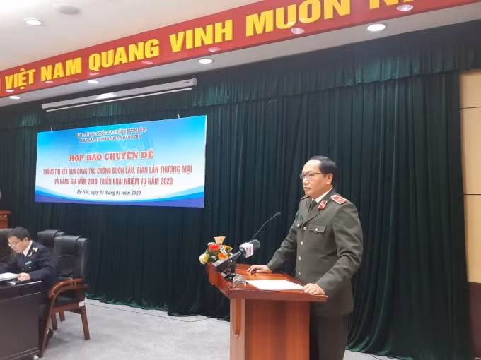 Chánh văn phòng Thường trực ban chỉ đạo 389 quốc gia - Đàm Thanh Thế phát biểu tại buổi họp báo. Ảnh Hà Long.