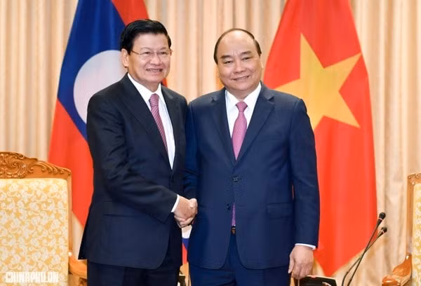 Thủ tướng Chính phủ Nguyễn Xuân Phúc và Thủ tướng Chính phủ Cộng hòa Dân chủ Nhân dân Lào Thongloun Sisoulith đồng chủ trì Kỳ họp lần thứ 41 Ủy ban liên Chính phủ Việt Nam - Lào, tháng 1/2019. Ảnh: VGP