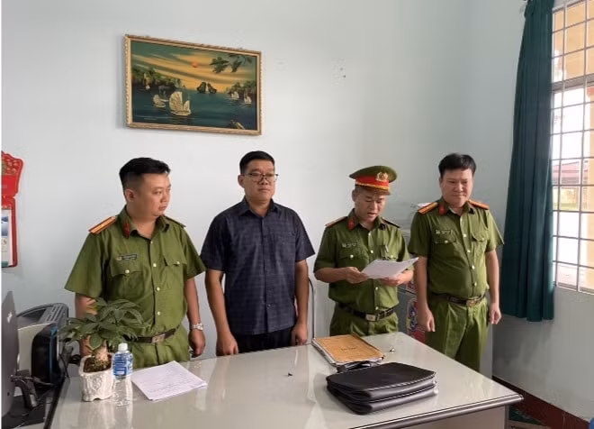 khoi to pho giam doc trung tam dang kiem xe co gioi dong nai ve toi nhan hoi lo hinh 1