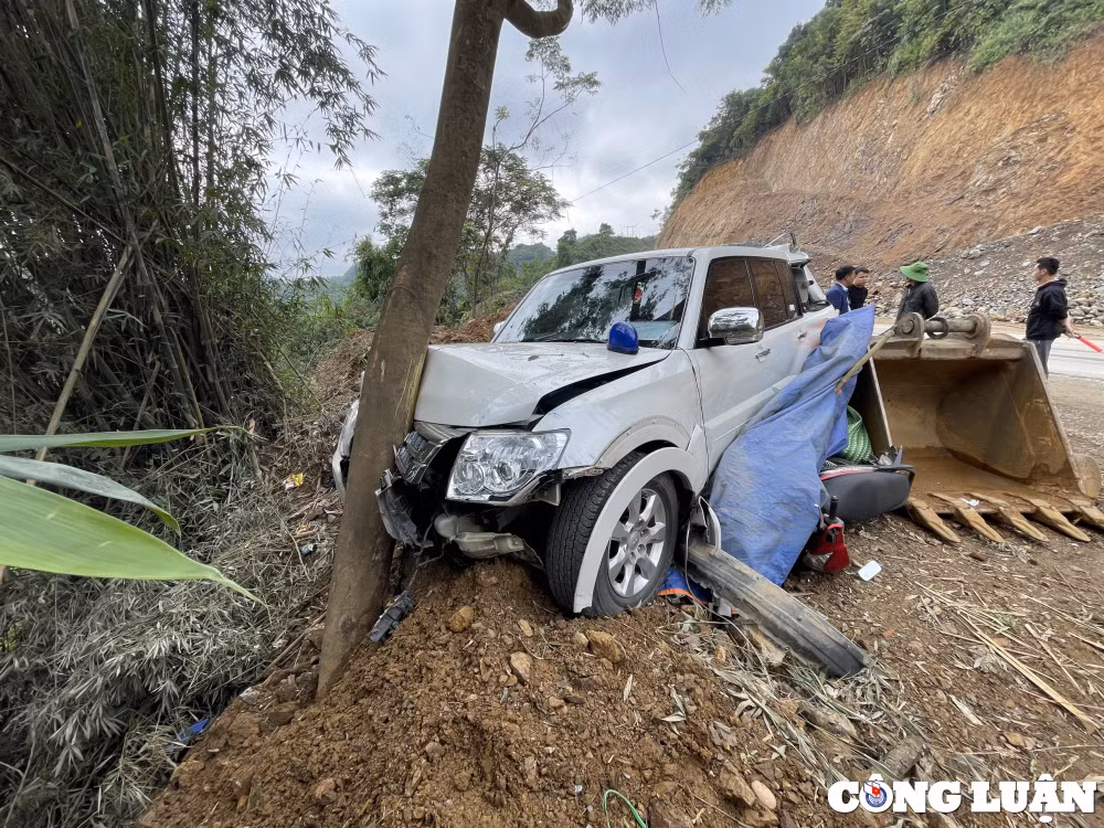 hoa binh tai nan giao thong nghiem trong quoc lo 6 un tac hinh 4
