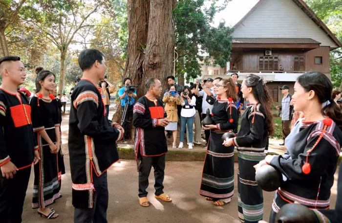 doc dao nghi thuc ruoc re cua nguoi ede hinh 3