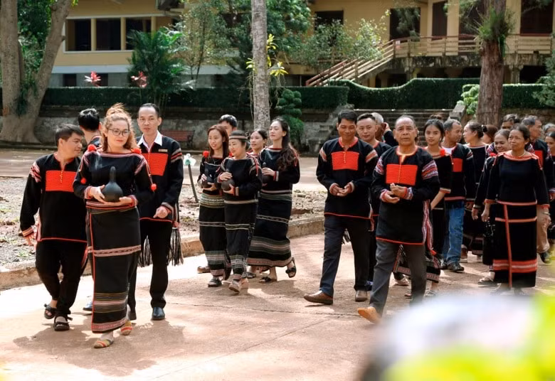 doc dao nghi thuc ruoc re cua nguoi ede hinh 2