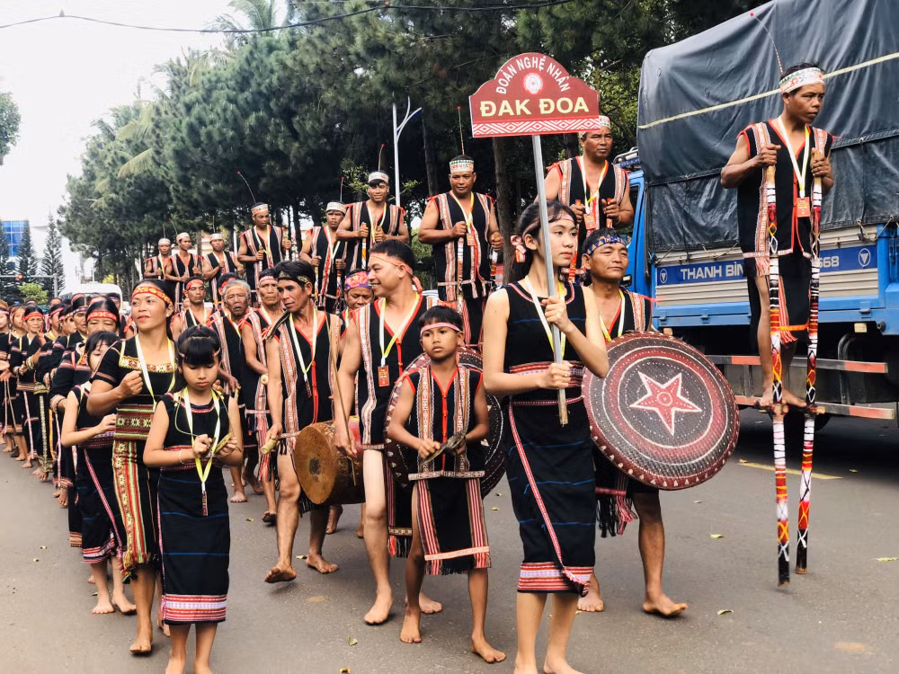 ron rang le hoi duong pho chao mung festival van hoa cong chieng tay nguyen hinh 2