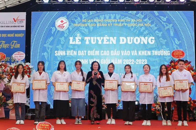 truong cao dang ky thuat y duoc ha noi to chuc khai giang trong dip ky niem ngay nha giao hinh 1