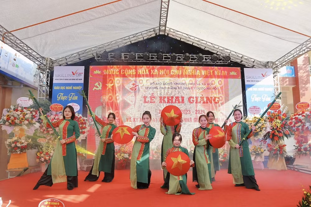 truong cao dang ky thuat y duoc ha noi to chuc khai giang trong dip ky niem ngay nha giao hinh 2