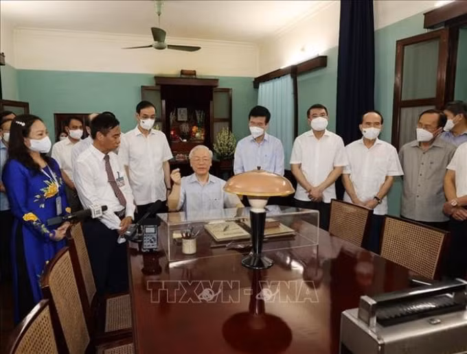 tong bi thu nguyen phu trong dang huong tuong niem chu tich ho chi minh hinh 2