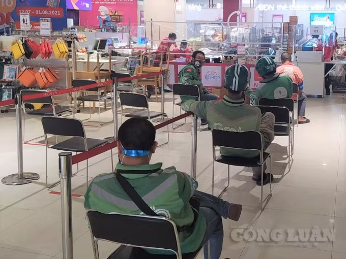 tp hcm nguoi dan o vung xanh mong cho duoc truc tiep di cho lai hinh 2