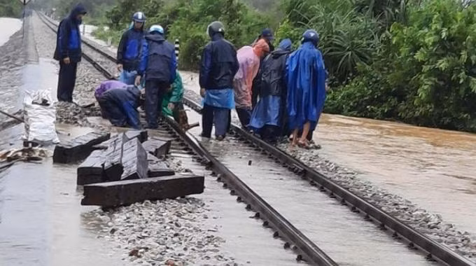 nganh giao thong chu dong ung pho voi ap thap nhiet doi tren bien dong va mua lu hinh 1