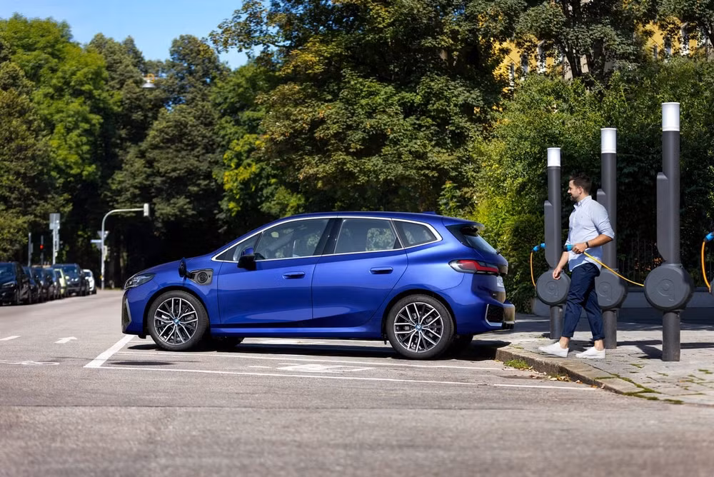 bmw 2 series active tourer the he thu 2 duoc trang bi luoi tan nhiet co lon hinh 10