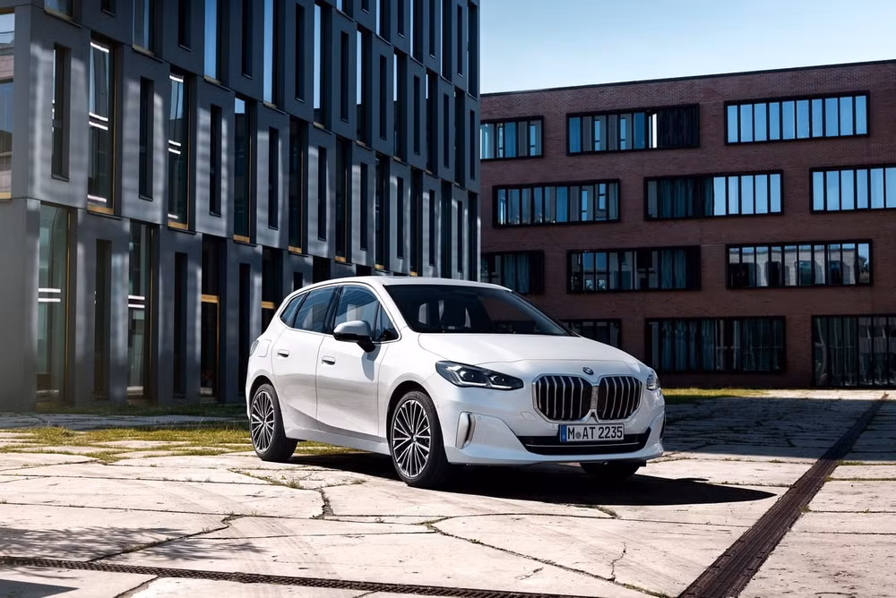 bmw 2 series active tourer the he thu 2 duoc trang bi luoi tan nhiet co lon hinh 9