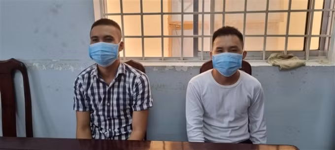 bat giu hai doi tuong truy na lan trong dong nguoi ve que tranh dich hinh 1