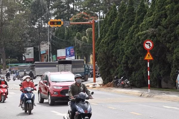 da lat khong con so huu danh hieu thanh pho khong den giao thong hinh 1
