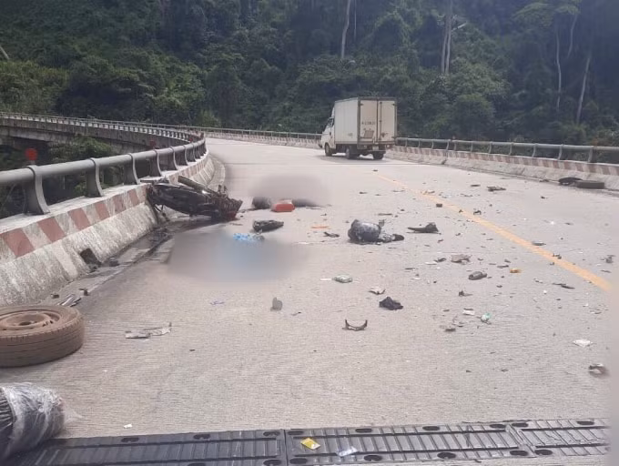quang nam gap nan voi xe tai hai me con o thanh hoa tu vong tren duong ve que hinh 1