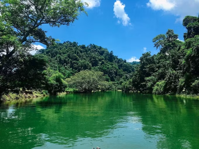 du lich ho ba be vien ngoc xanh giua rung dong bac hinh 2