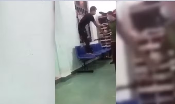 tam dinh chi cong tac dai uy cong an di roi dien doa thanh nien khi hoi cung hinh 1