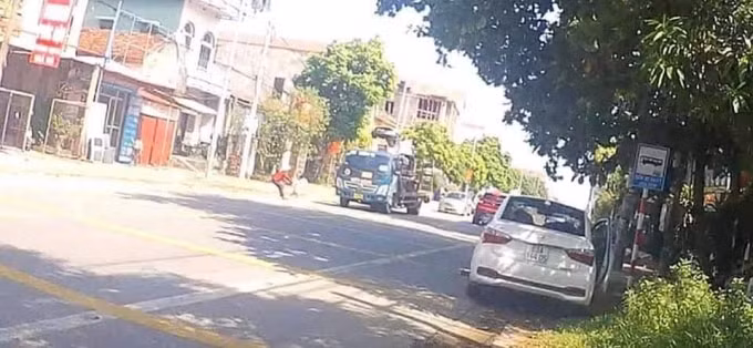 hung yen chay ngang duong be gai 3 tuoi bi xe tai dam tu vong hinh 1