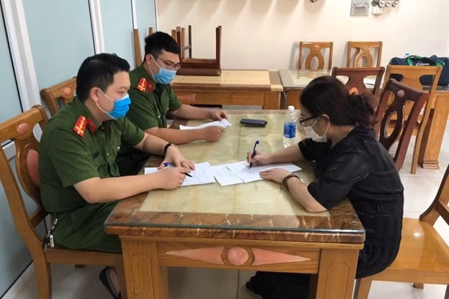 quang ninh bat doi tuong khoe co kha nang chay an xin viec roi om hon 15 ty dong bo tron hinh 1