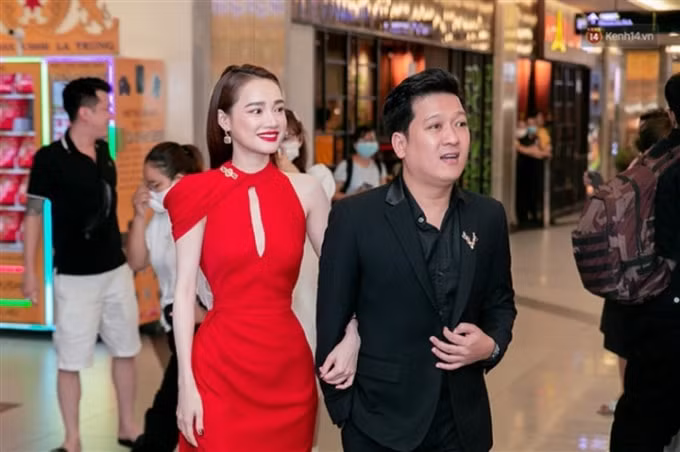 buc xuc truoc tin don truong giang tham gia choi do den quan ly len tieng hinh 3