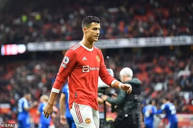 co dong vien doi sa thai hlv solskjaer vi loai ronaldo khoi doi hinh xuat phat hinh 2