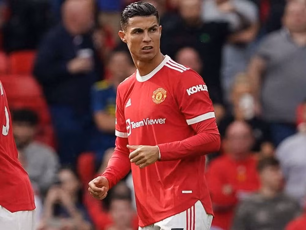 cristiano ronaldo co ten trong danh sach ung vien gianh qua bong vang 2021 hinh 1