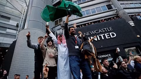 vua doi chu newcastle ruc rich ke hoach san don hang loat ngoi sao hinh 1