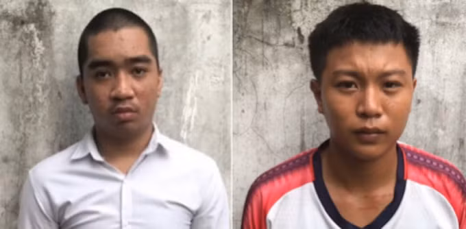 dang xem bong da trong nha nam thanh nien bat ngo bi 2 doi tuong la mat xong vao chem hinh 1