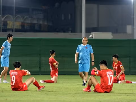 van thanh dinh chan thuong tuyen viet nam gap kho truoc tran gap trung quoc hinh 2