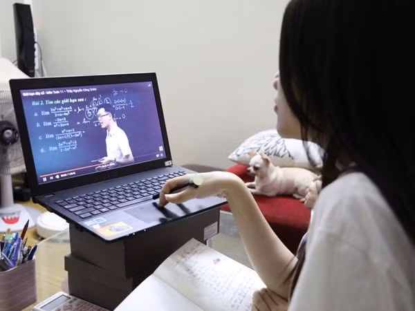 hoc sinh sinh vien ngheo duoc vay toi 7 trieu dong mua may tinh hinh 1