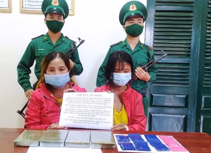 son la pha thanh cong chuyen an bat 2 doi tuong thu giu 4 banh heroin 1600 vien ma tuy hinh 1